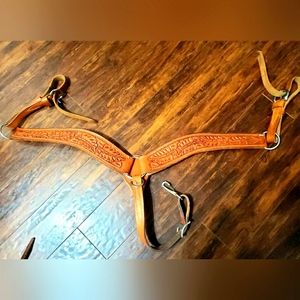 Brand new beautiful Billy Cook breastcollar 🌻